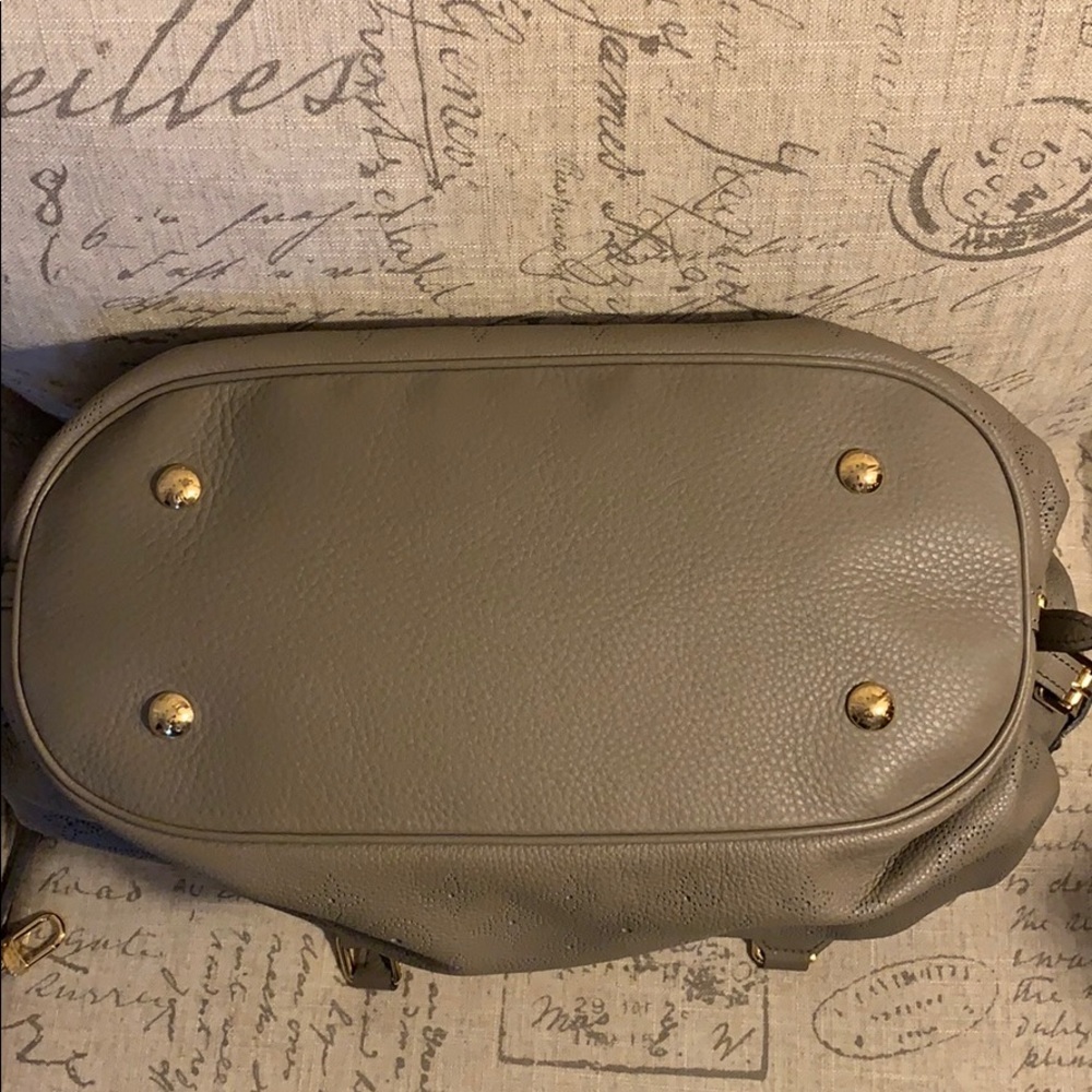 LOUIS VUITTON Mahina Bag - Picture 4 of 8